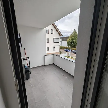 2 Mit Balkon דירה *