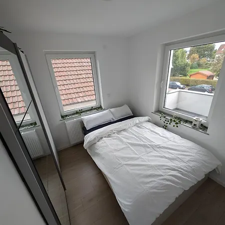 2 Mit Balkon *